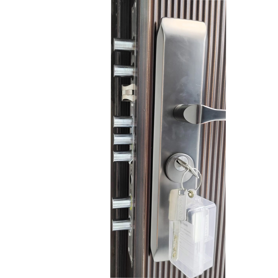 Thumbnail image of white door, front view